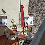 Feriehus Bougainville House Megalochori (Santorini)