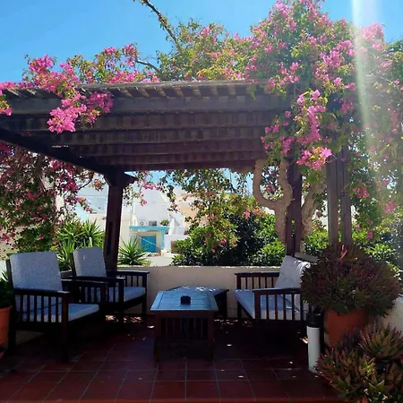 Feriehus Bougainville House Megalochori (Santorini)