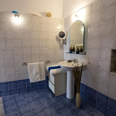 Bougainville House * Megalochori (Santorini)
