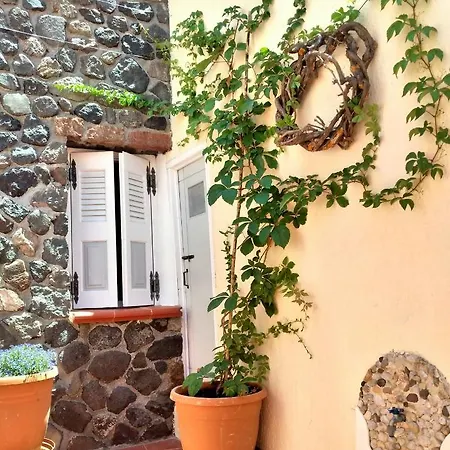 Bougainville House * Megalochori (Santorini)