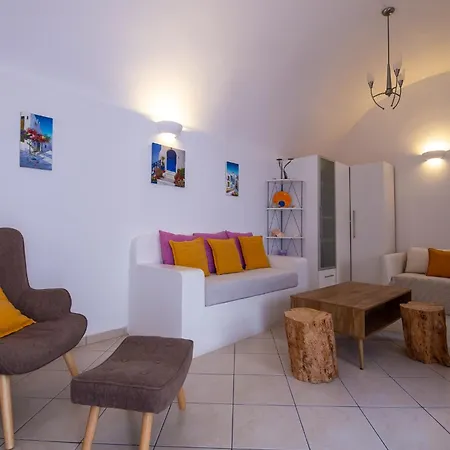 Holiday home Bougainville House *
