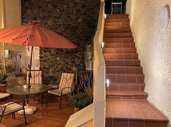 Nyaraló Bougainville House