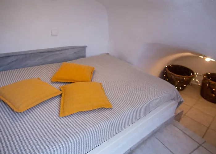 Bougainville House Megalohóri