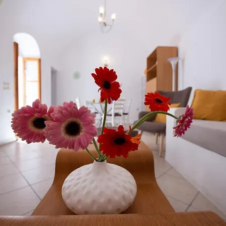 Bougainville House * Megalochori (Santorini)